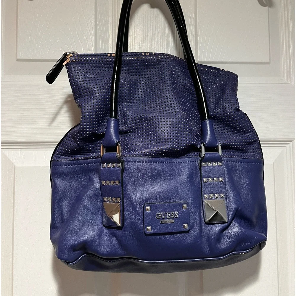 NWOT GUESS BAG NEW WITH FLAWS